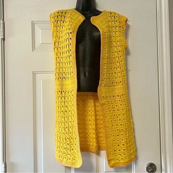 Vtg 60s 70s Cottagecore Yellow Crochet Gilet Long Sleeveless Open Vest Topper OS - Picture 1 of 9